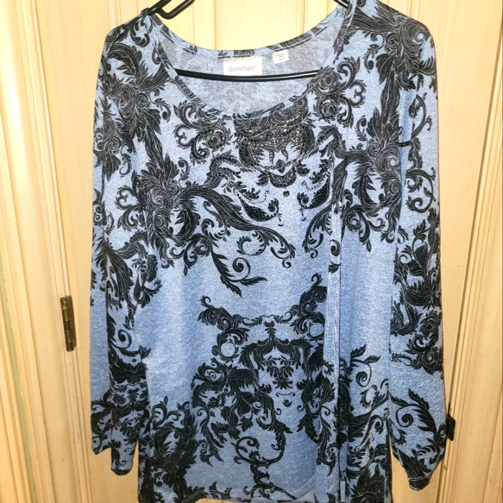 Womens plus sz 18/20 Blue with black and beading Shirt EUC Romantic
